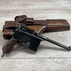 CHINESE TAKU NAVAL DOCKYARD C96 BROOMHANDLE FLATSIDE PISTOL RIG, MATCHING & RARE #4-09100-BA