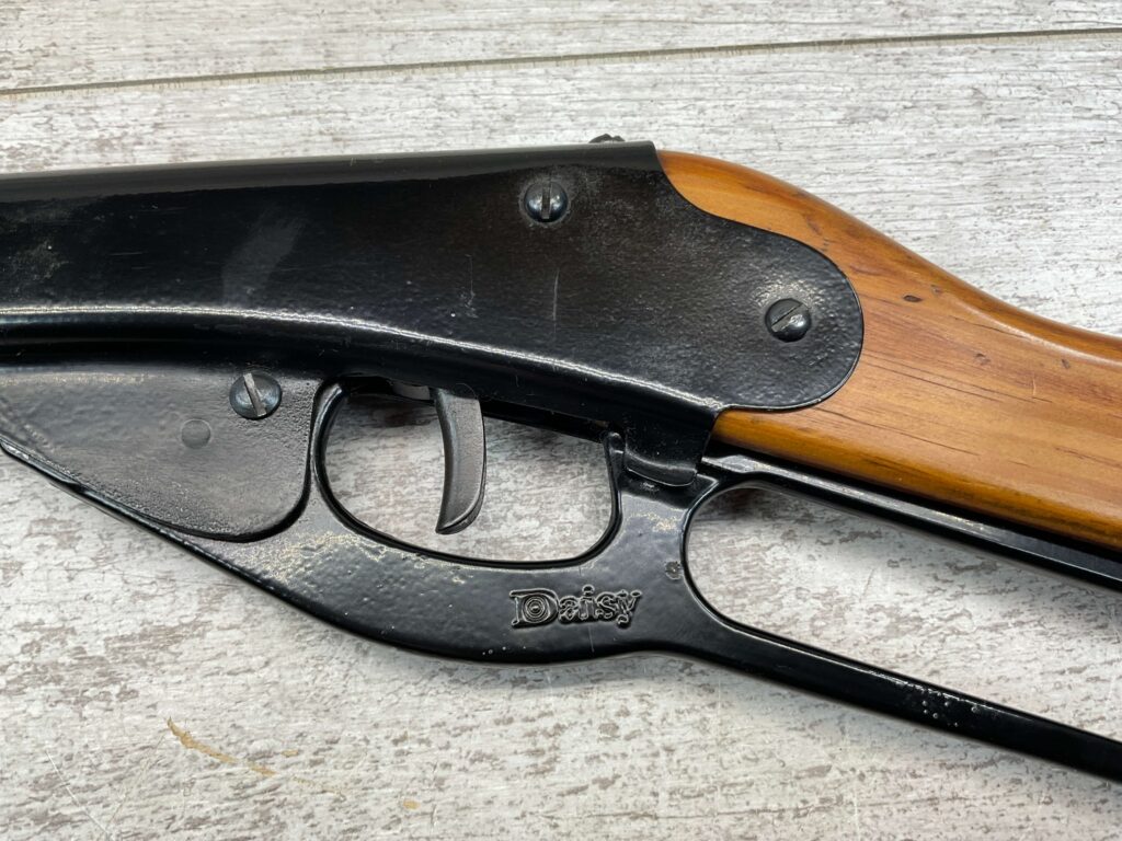 DAISY NO. 102 MODEL 36 .175 CAL PUMP ACTION AIR RIFLE, VINTAGE #5-08570-BDH