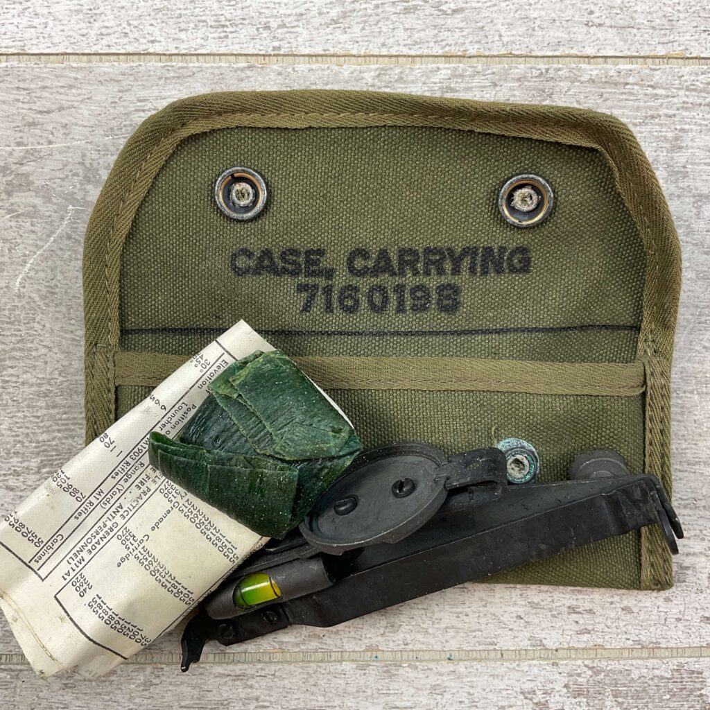 U.S. WWII M15 GRENADE LAUNCHER SIGHT SET IN ORIGINAL CARRYING CASE #5-08046-PF