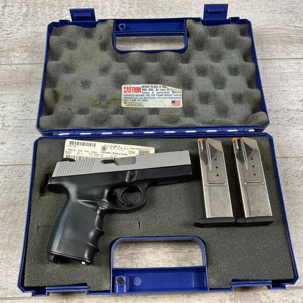 SMITH & WESSON S&W SW40V .40CAL SEMI AUTO PISTOL, IN CASE #5-10501