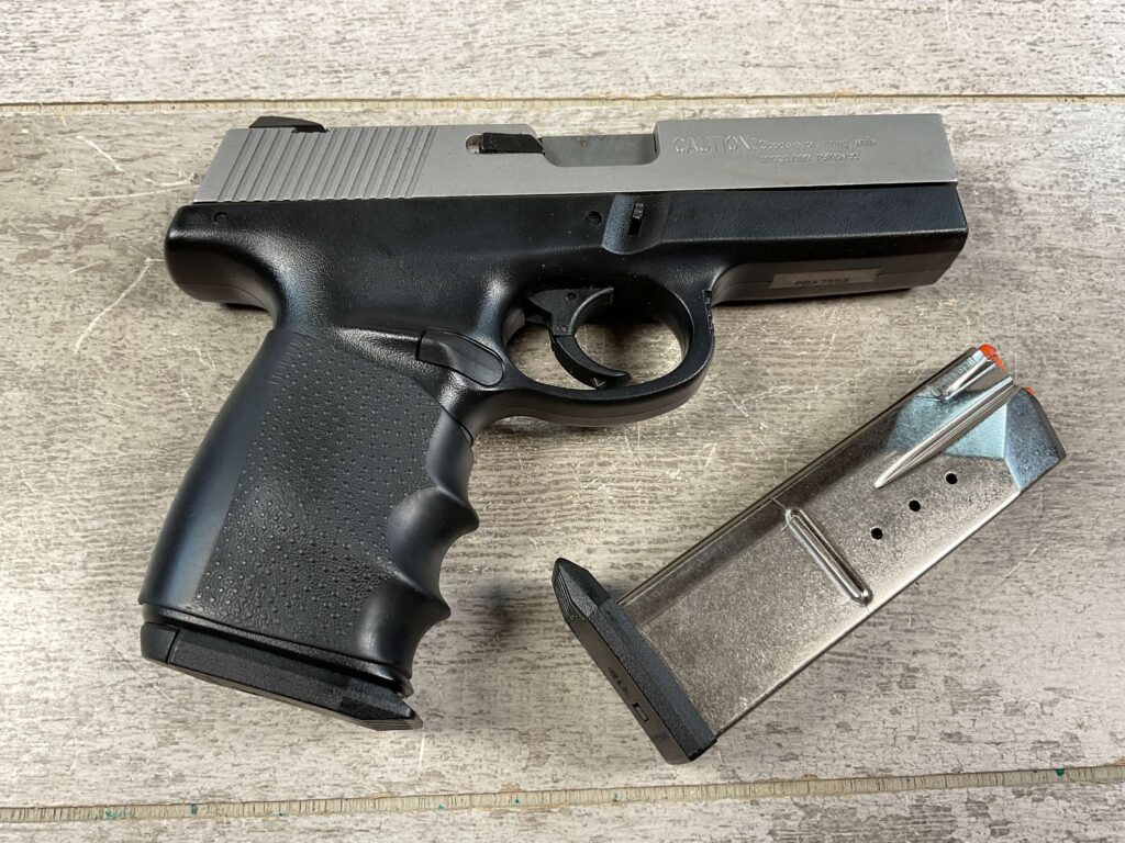 SMITH & WESSON S&W SW40V .40CAL SEMI AUTO PISTOL, IN CASE #5-10501