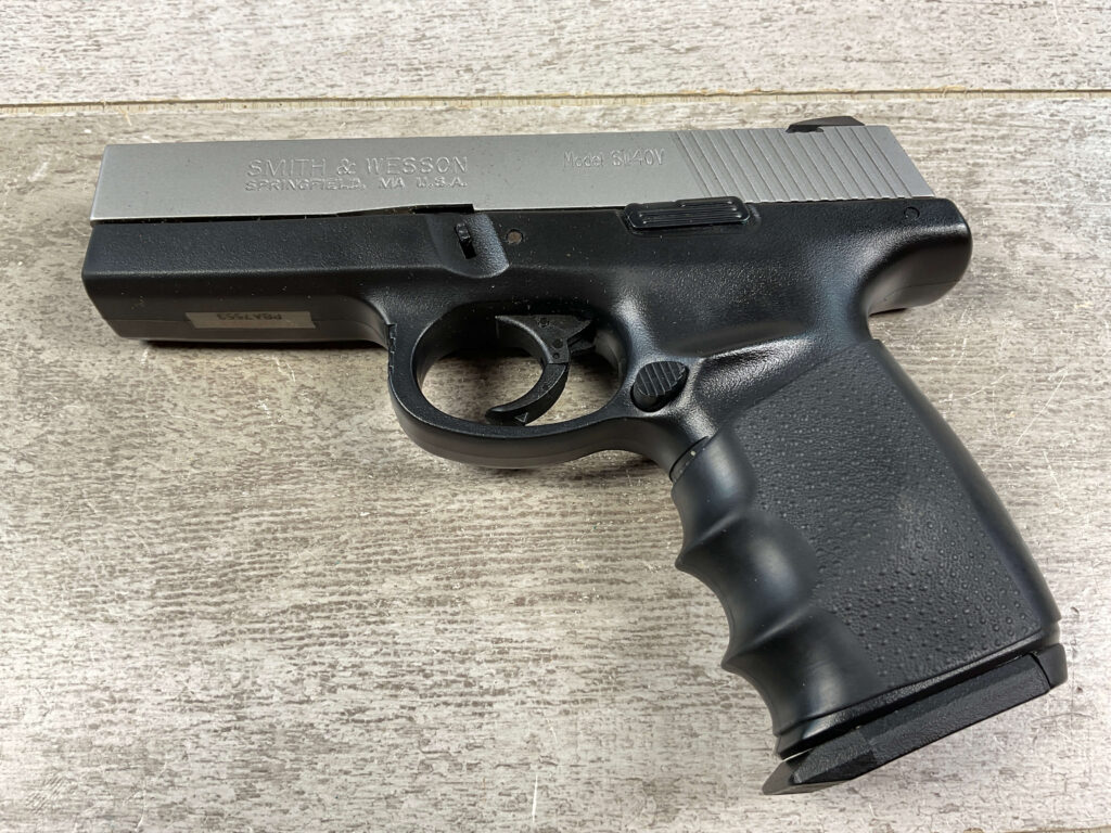 SMITH & WESSON S&W SW40V .40CAL SEMI AUTO PISTOL, IN CASE #5-10501