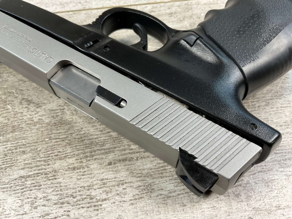 SMITH & WESSON S&W SW40V .40CAL SEMI AUTO PISTOL, IN CASE #5-10501