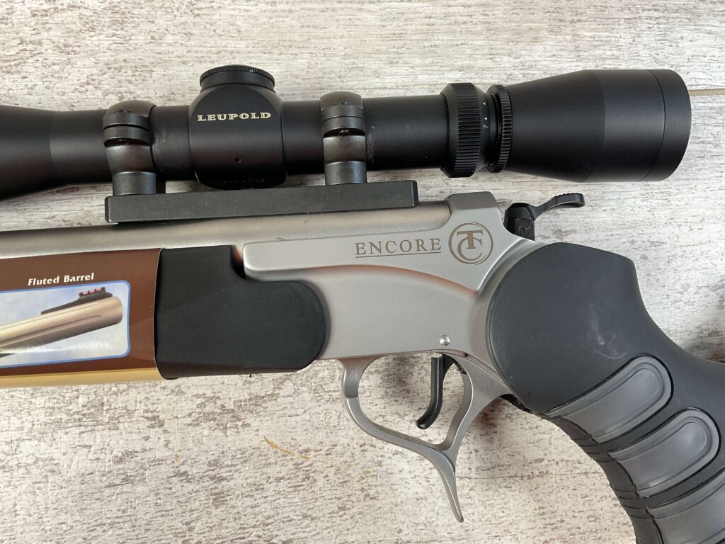 THOMPSON CENTER ARMS ENCORE 6.5 CREEDMORE SINGLE SHOT BREAK ACTION RIFLE W/LEUPOLD SCOPE, JAMES EARL JONES COLLECTION #5-10709