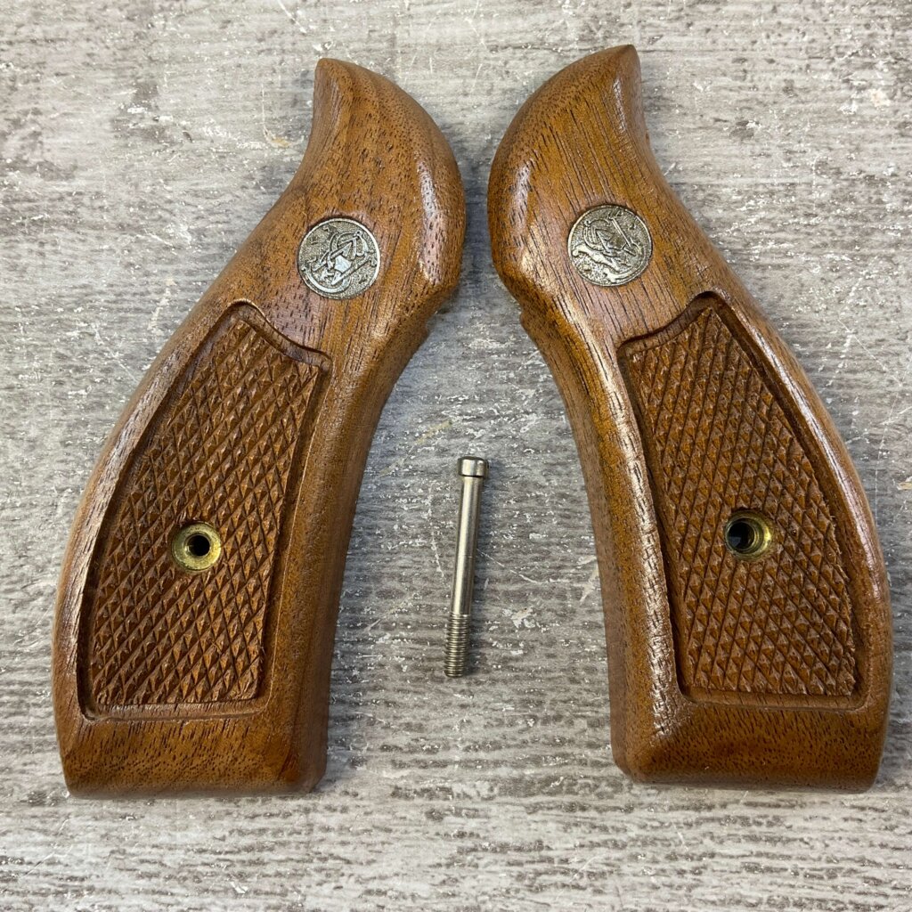 SMITH & WESSON 22 S&W "J" FRAME, ROUND BUTT MAGNA GRIPS & SCREW INCLUDED #5-11608