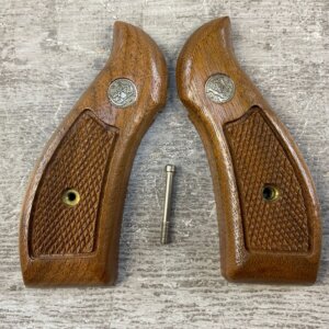 SMITH & WESSON 22 S&W "J" FRAME, ROUND BUTT MAGNA GRIPS & SCREW INCLUDED #5-11608