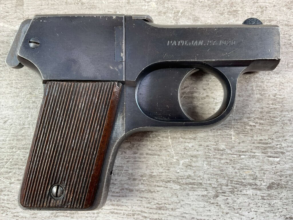 MOSSBERG BROWNIE DERINGER .22LR FOUR BARREL PISTOL, JAMES EARL JONES COLLECTION #5-10910